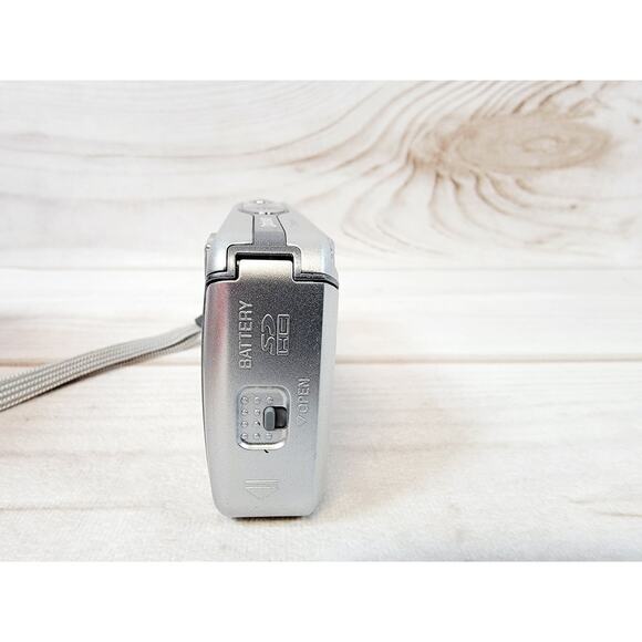 Pentax Optio W30, 7.1 MP Waterproof Dustproof Digital Camera & Battery Tested - Picture 5 of 15